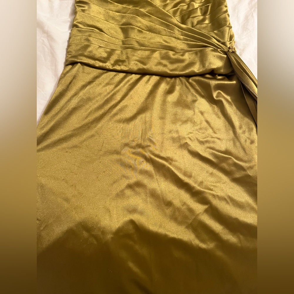 Elegant Strapless Gold Gown - Picture 5 of 13
